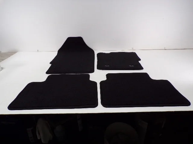 Pre-Owned 22  Ranger Set of 4 *NEW* Black Cloth Floor Mats OEM LKQ (Good)